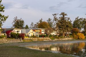 homes on the waterfront in Victoria BC
