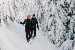 lovely-couple-taking-a-hike-2024-12-06-09-26-22-utc